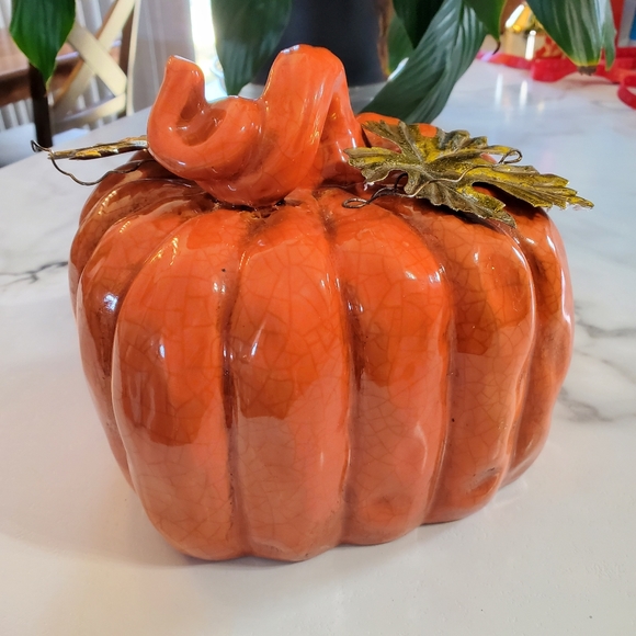 Ceramic Pumpkin with metal leaves - Picture 6 of 16